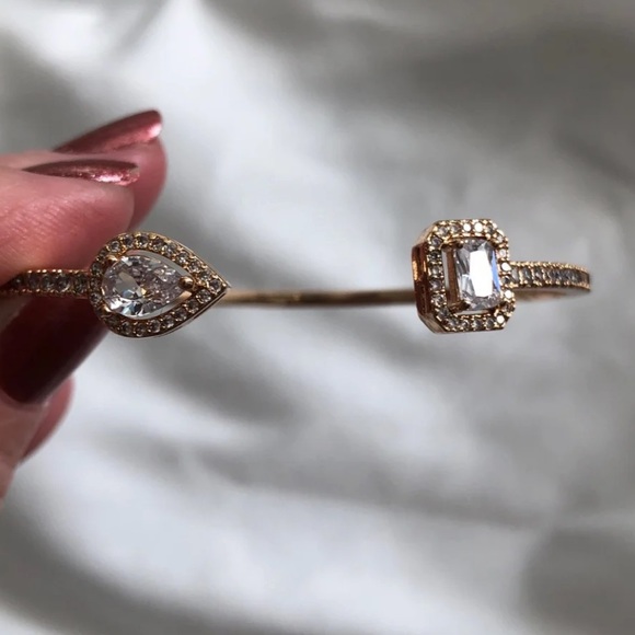 Rose gold crystal cuff bracelet - Picture 5 of 6